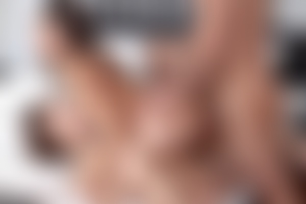 הפעם הראשונה של שלישייה בהפתעה