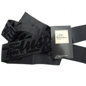 אזיקי משי שחור חושניים